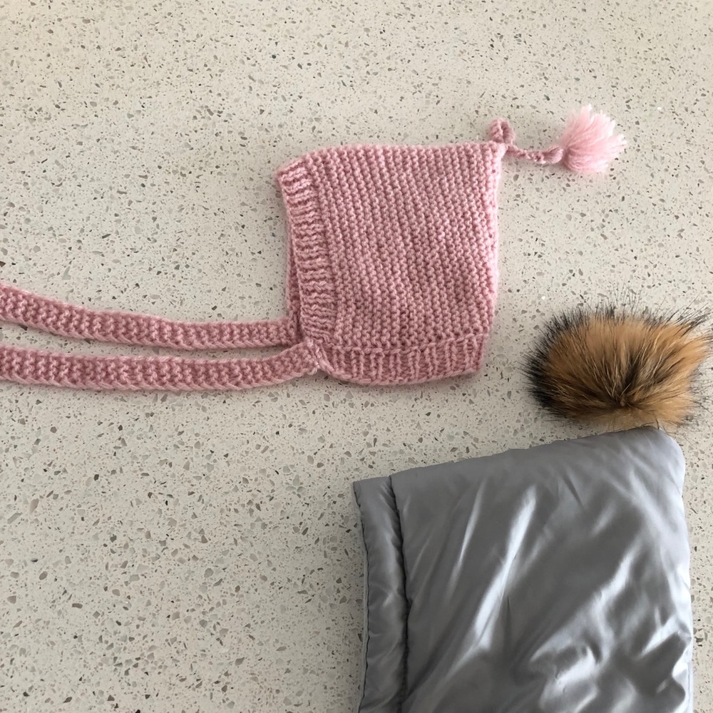 Lot of 2 winter hats.